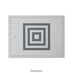 自己修復カッティングマット: 中 (18インチ x 24インチ) DZ0DJT504 Fiskars 道具